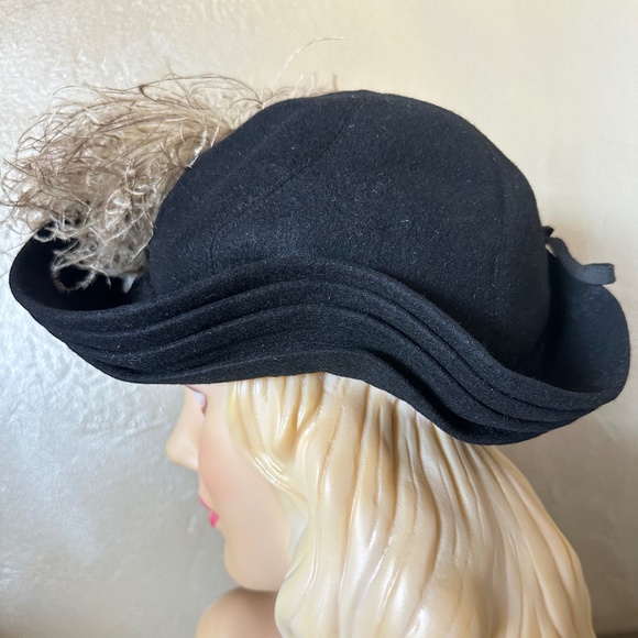 GLAMOROUS 1930S\' BLACK FELT HAT WITH WAVY TRIPLE BRIM + OSTRICH FEATHERS main image 9